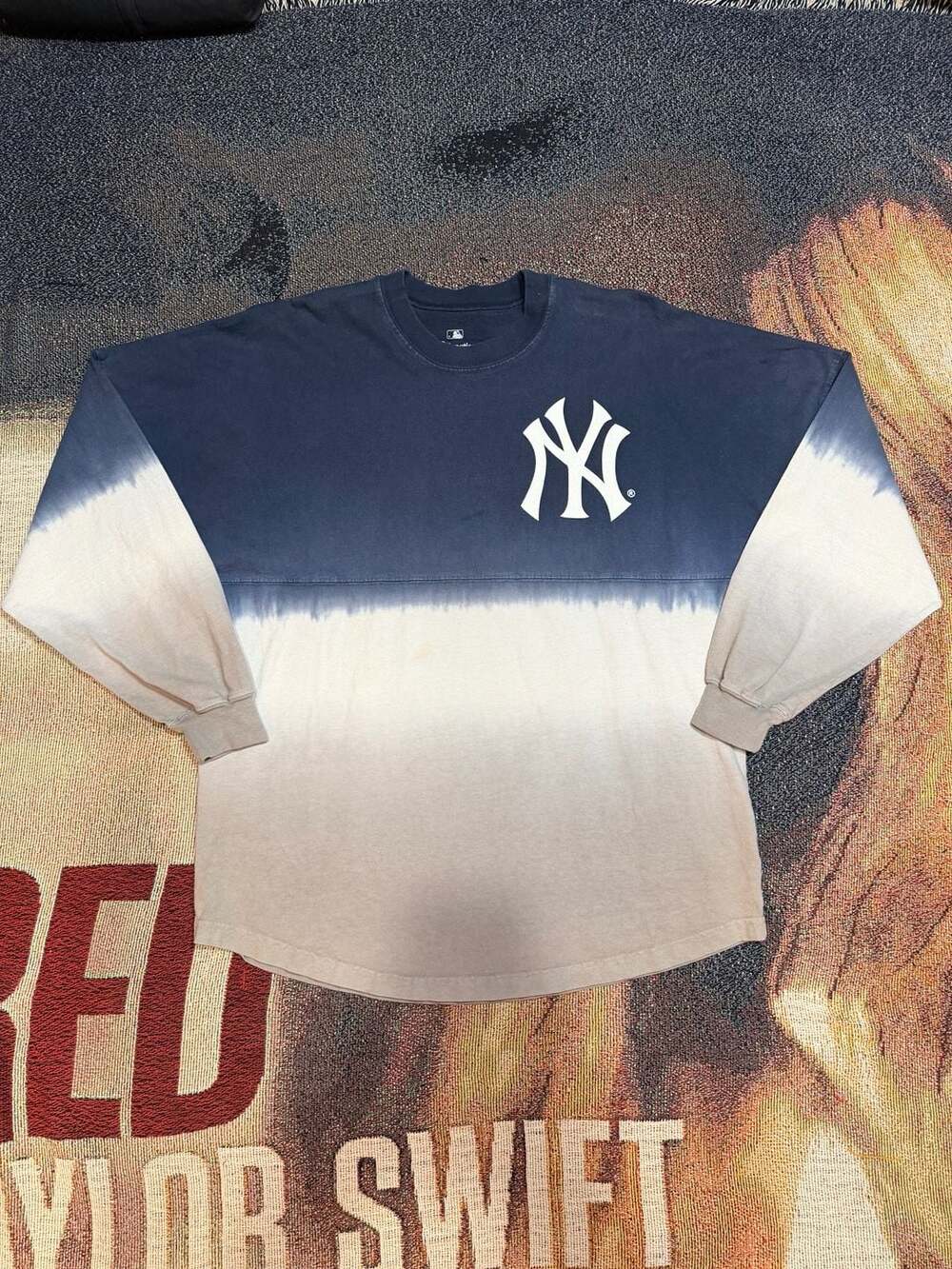 Fanatics New York Yankees Women's Ombre Dip-Dyed Long Sleeve Pullover Sweatshirt